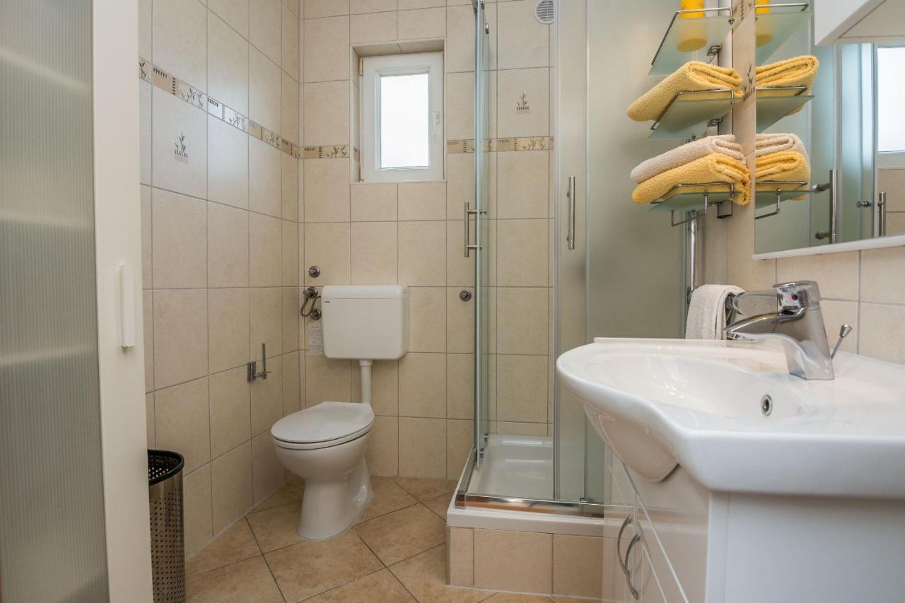 Apartments Sarlija Vir Kültér fotó